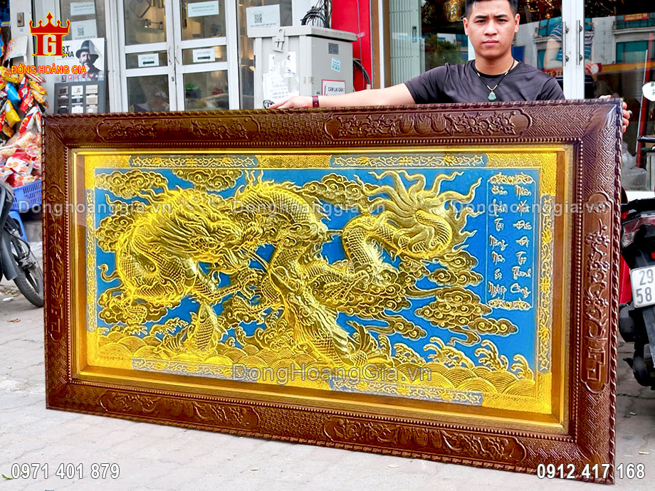 Bức tranh được chế tác từ đồng tấm nhập khẩu có độ bền chắc chắn cao